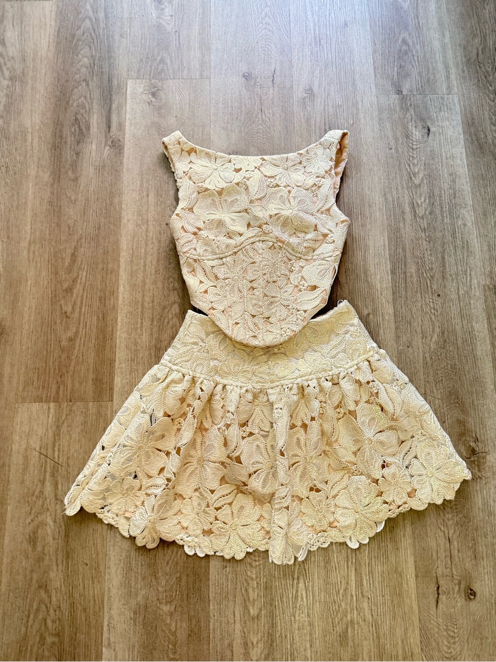 elliatt nicoletta gold foil floral lace corset top + mini skirt set size small - Picture 10 of 14